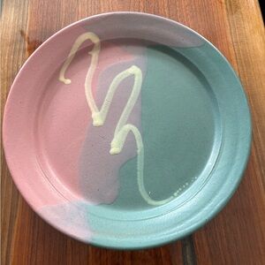 Vintage North Carolina Hilton art pottery plate 10 in marked B.R. Date 95.